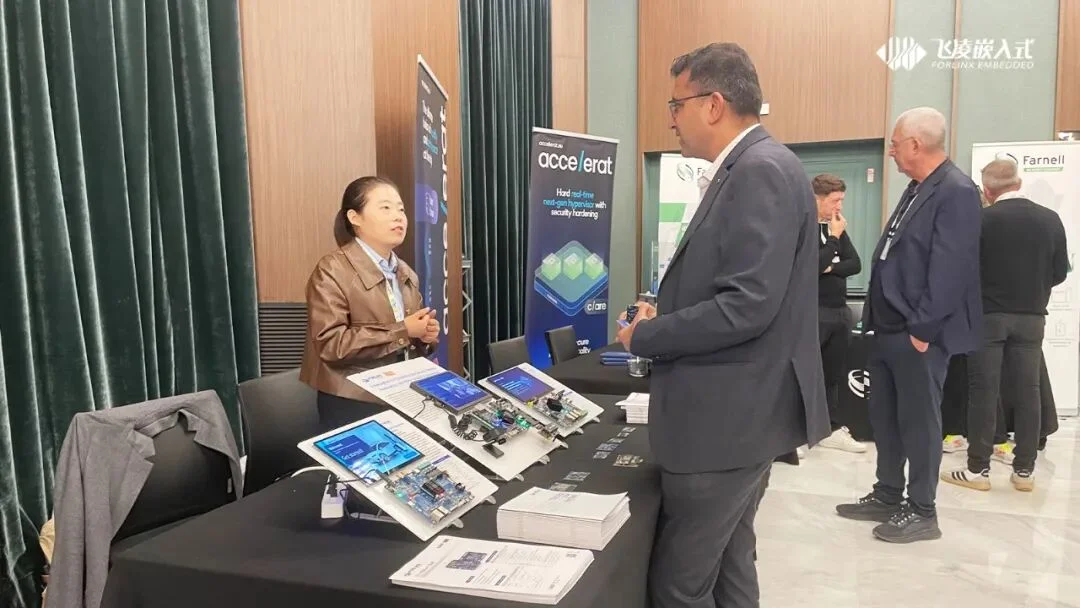 Forlinx engineers discussing embedded solutions with visitors at the NXP Tech Day Milan booth